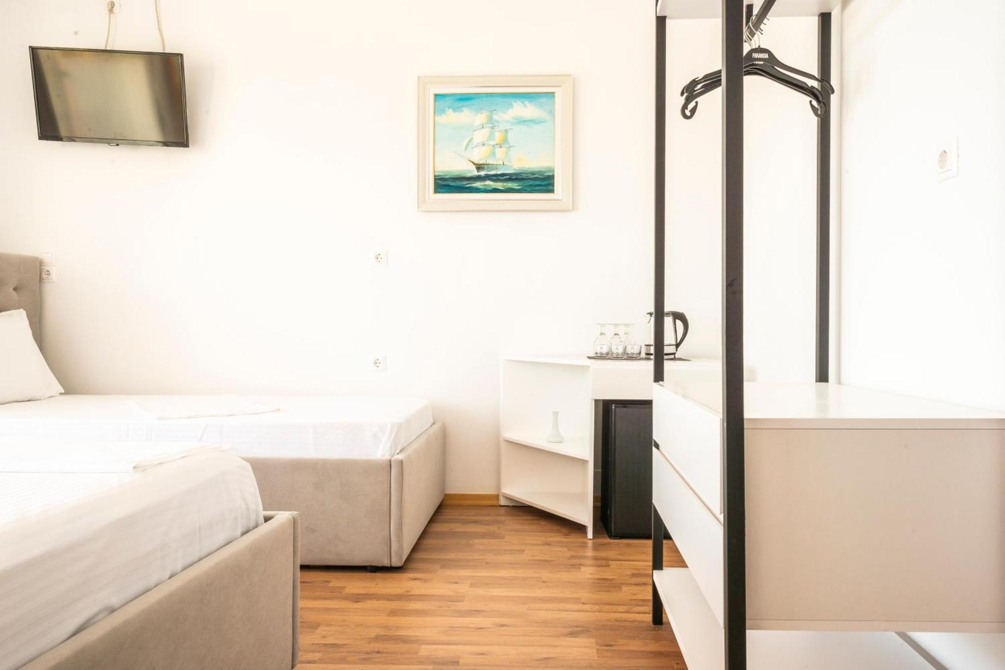 Ionio Rooms Himare Exterior photo