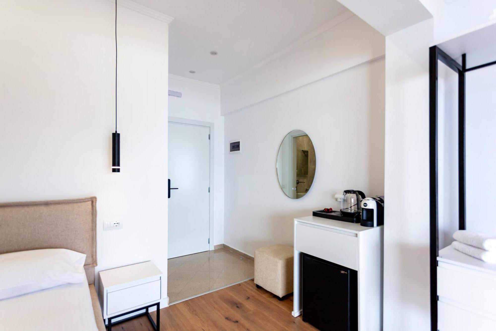 Ionio Rooms Himare Exterior photo