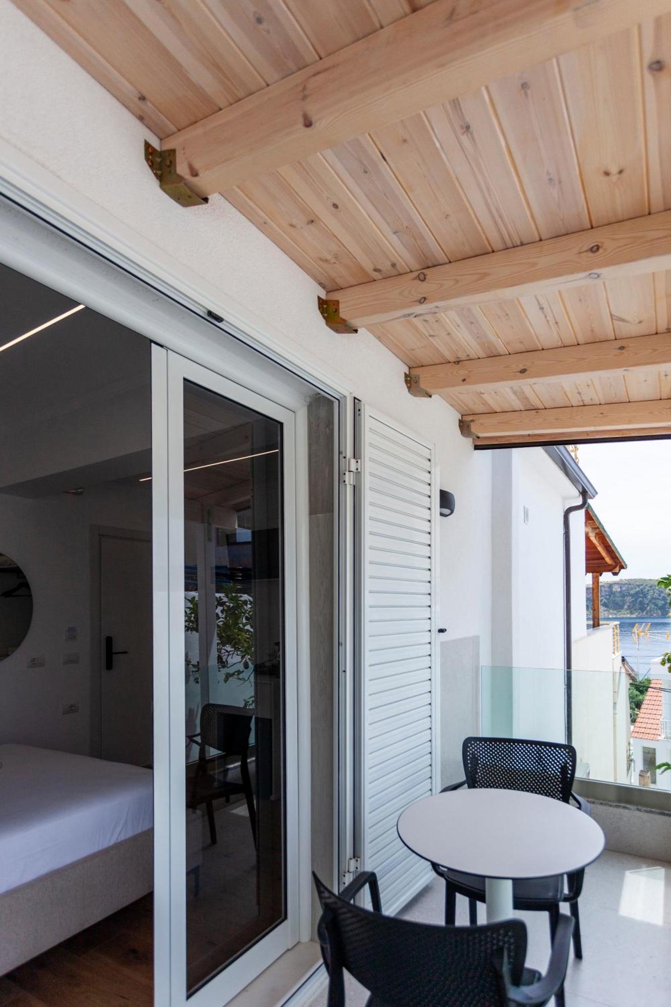 Ionio Rooms Himare Exterior photo
